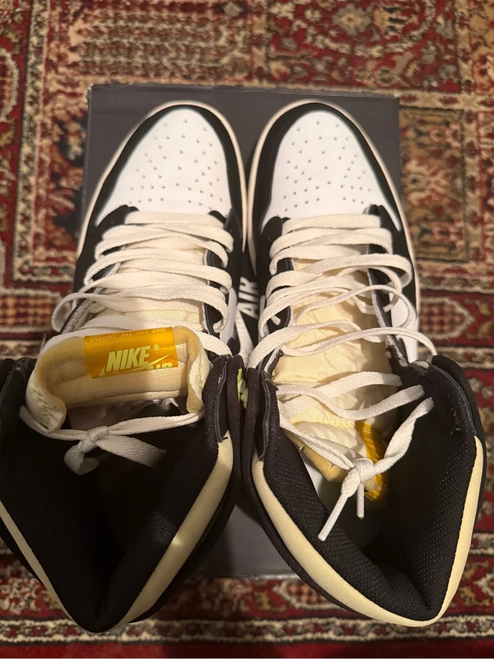 Jordan 1 Retro High White/Black/volt University Gold - Yellow/Neon Green